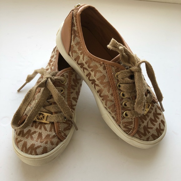 little girl sneakers size 11